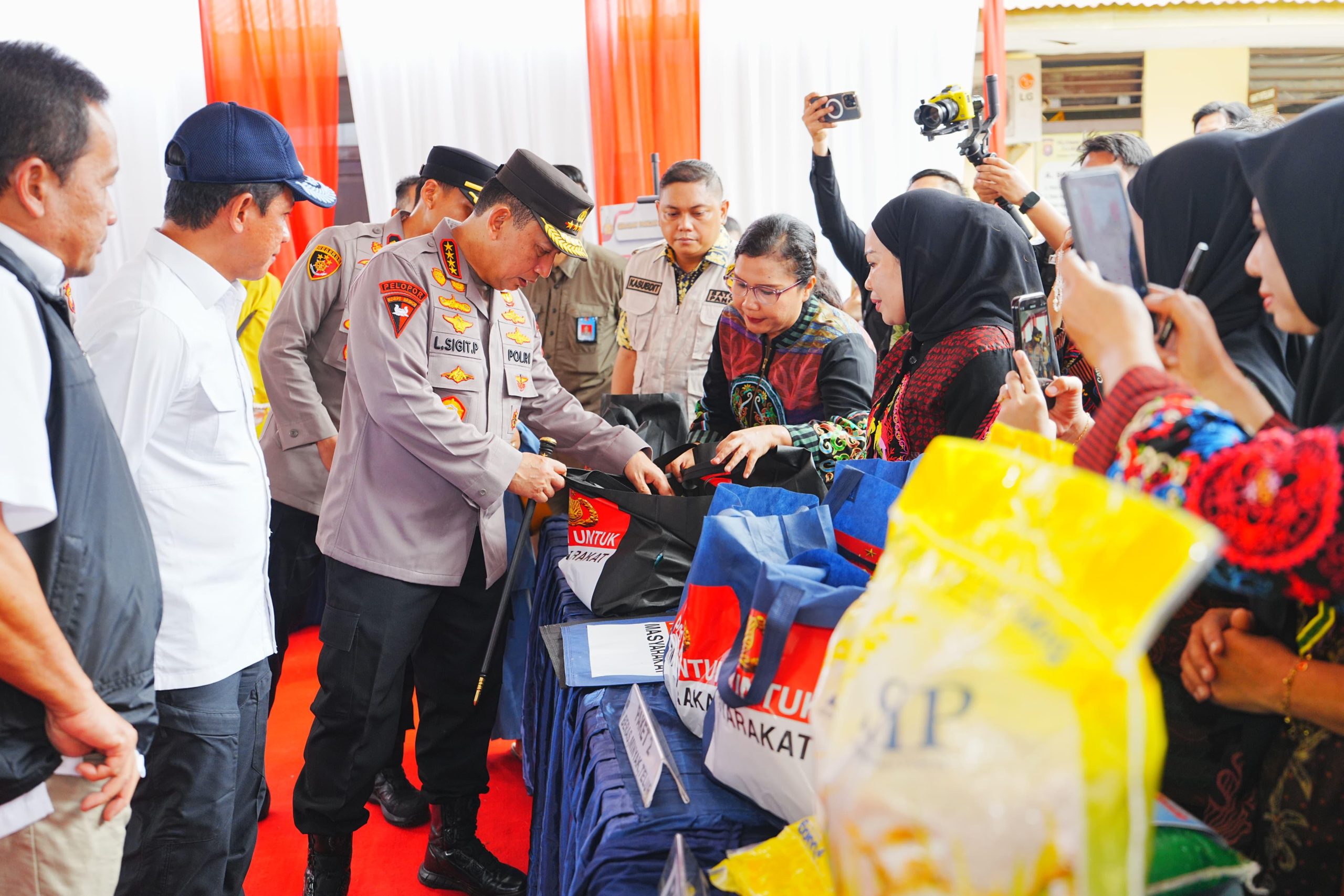 Kapolri Tinjau GPM di Kalbar, 310,25 ton beras SPHP telah Polri distribusikan