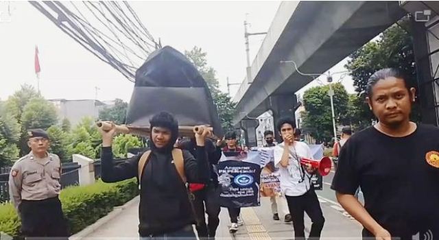 Keranda Mayat” Untuk Direktorat PKPLK Bukti “Matinya Transparansi Publik”   