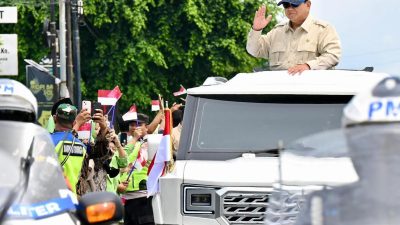 PresidencPrabowo Subianto didampingi oleh Wakil Ketua Kantor Tiba di Jawa Tengah, Presiden Prabowo Akan Resmikan RS Kardiologi Emirates–Indonesia