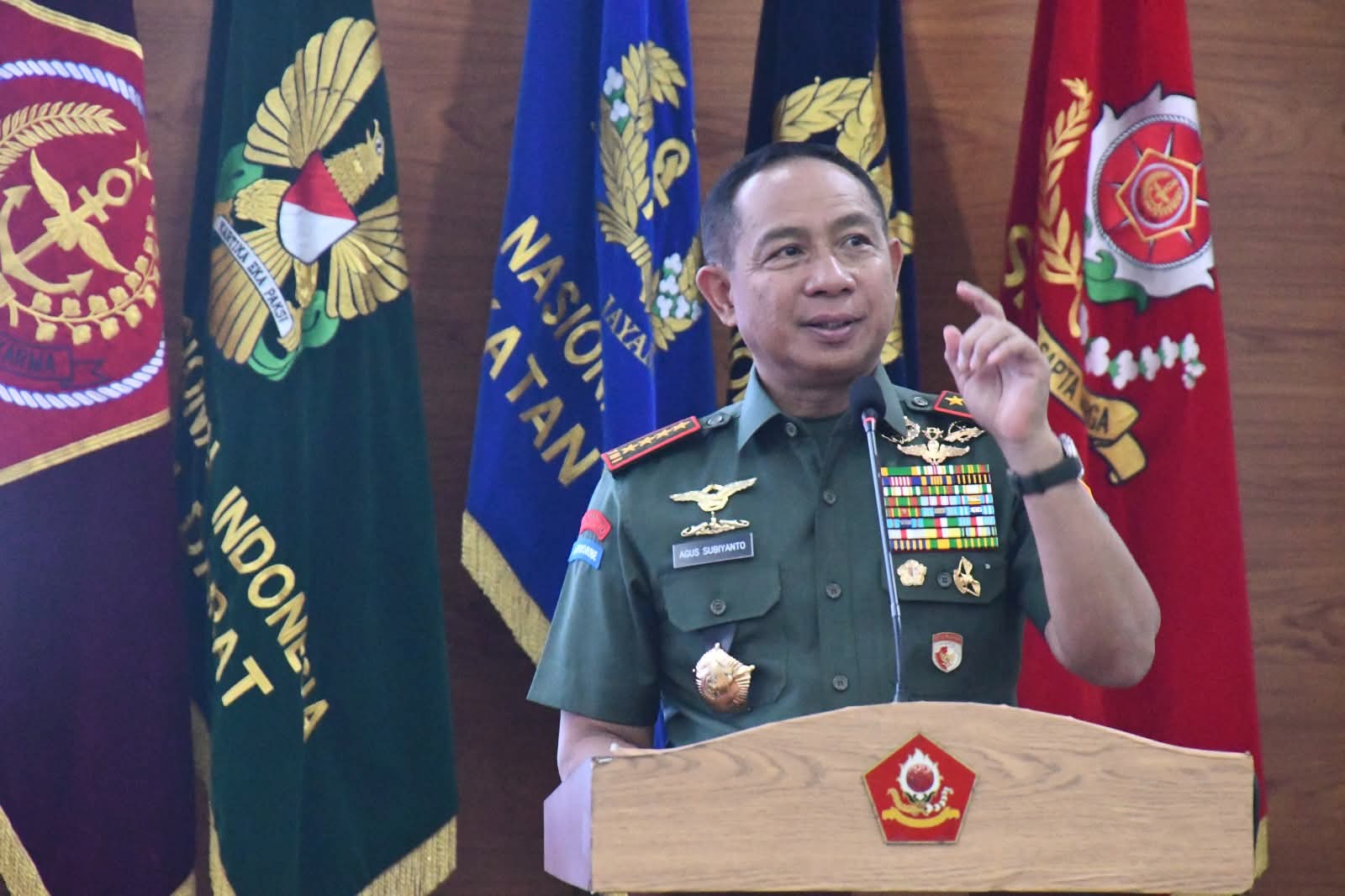 Panglima TNI Berikan Kuliah Umum kepada 111 Pasis Sesko TNI dan Resmikan Lapangan Olahraga Sesko TNI