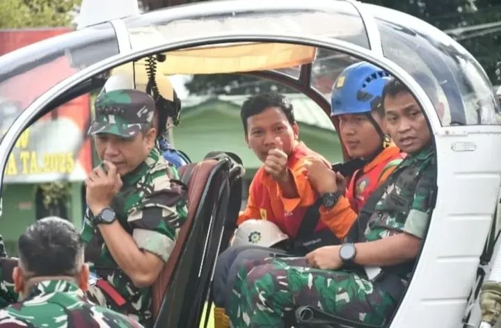 TNI Prioritaskan Keselamatan Warga, Danrem 023/KS Pimpin Pembukaan Akses Jalan Longsor di Tapanuli Tengah