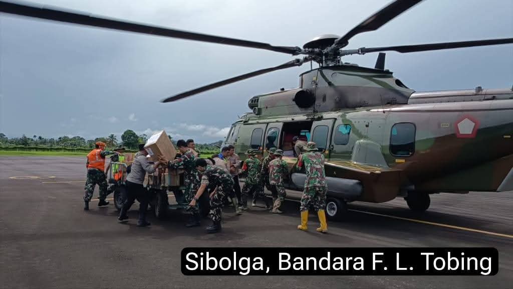 Helikopter TNI AU Salurkan Bantuan hingga Evakuasi Korban Banjir-Longsor di Sumbar”