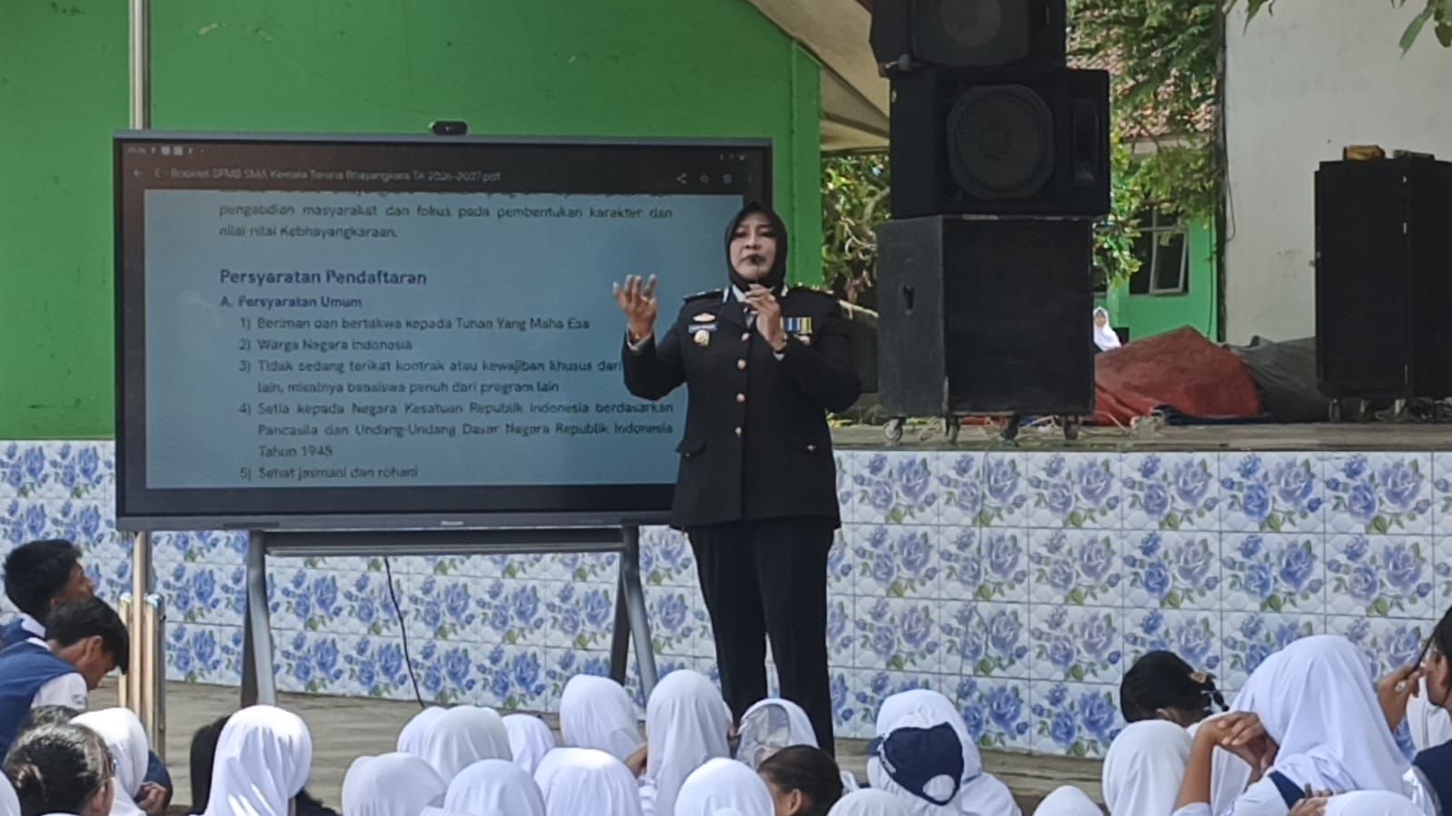 Kapolsek Dramaga Laksanakan Kegiatan Sosialisasi Sekolah SMA Kemala Taruna Bhayangkara Gunung Sindur Di SMPN 2 Dramaga, sampaikan Edukasi Serta Himbauan Jaga Kondusifitas Wilkum Polsek Dramaga