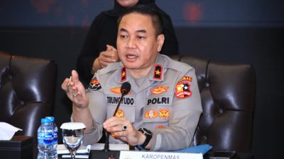 Polri Tegaskan Tidak Ada Rangkap Jabatan: Anggota yang Ditugaskan di Instansi Pusat Dialihkan dari Jabatan di Internal Polri Polri Tegaskan Tidak Ada Rangkap Jabatan: Anggota yang Ditugaskan di Instansi Pusat Dialihkan dari Jabatan di Internal Polri
