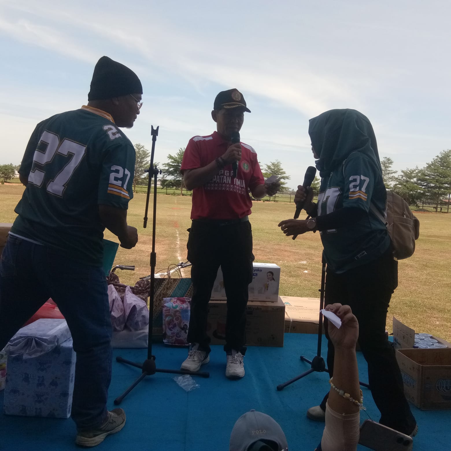 Di Hari Guru yang ke 80 dan HUT PGRI Ketua PGRI Sepatan Timur Adakan Giat jalan Santai