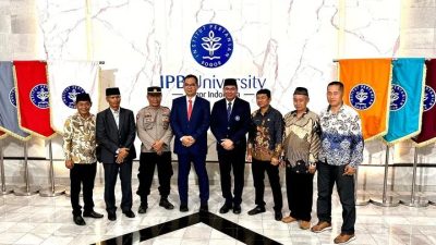 Perwakilan Dari Pemkab Ajat Rochmat Sekda Kabupaten Bogor , Menghadiri Acara Sidang Paripurna Terbuka Di Kampus IPB Dermaga Perwakilan Dari Pemkab Ajat Rochmat Sekda Kabupaten Bogor , Menghadiri Acara Sidang Paripurna Terbuka Di Kampus IPB Dermaga