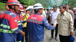 Pastikan Pemulihan Infrastruktur, Presiden Prabowo Tinjau Progres Perbaikan Jalan Lembah Anai