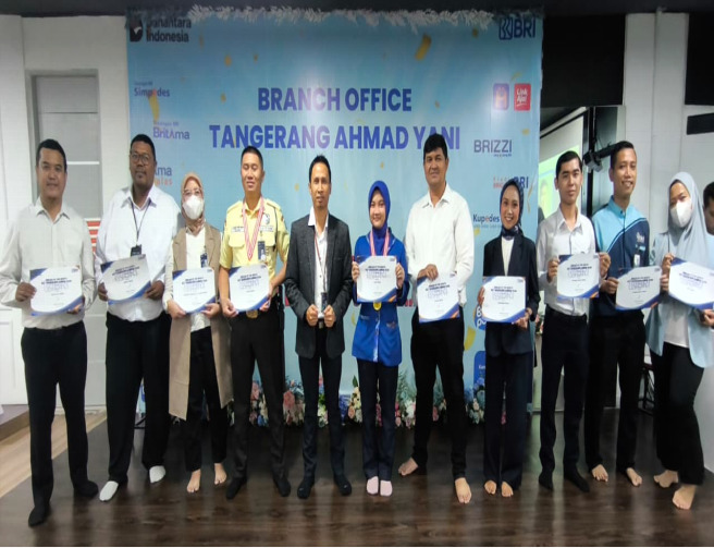 BRI KC Tangerang Ahmad Yani Berikan Penghargaan kepada Pekerja Terbaik Bulan November