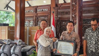 Kontribusi PLN Untuk Rakyat – PLN UP3 Salatiga Raih Penghargaan Ketertiban PBJT Tenaga Listrik