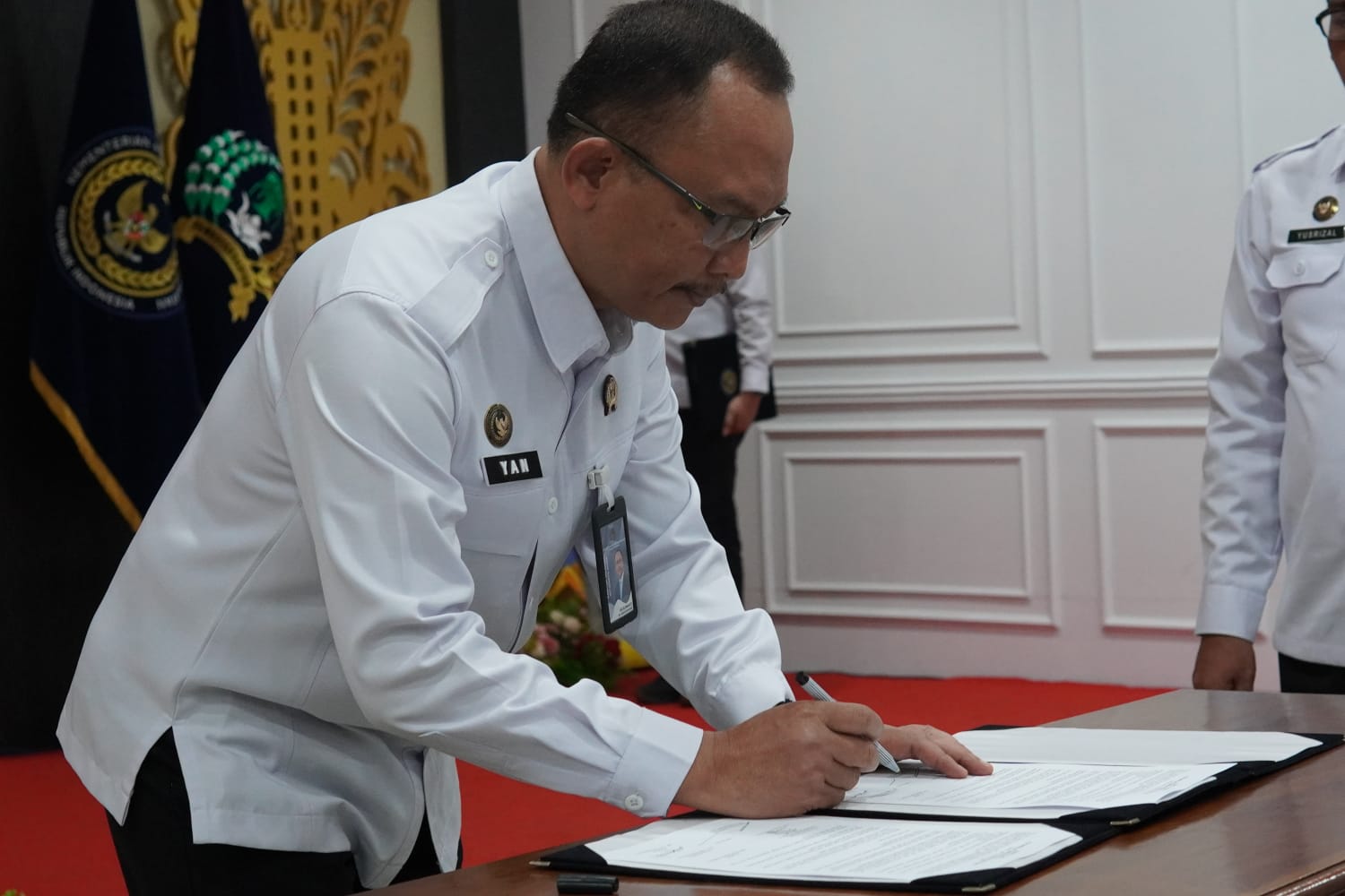 Yan Rusmanto Lantik 8 Pejabat Manajerial dan Non-Manajerial