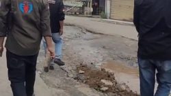 FWJ Indonesia Korwil Kabupaten Bekasi Aksi Sosial Babat Ilalang dan Perbaikan Jalan Rusak