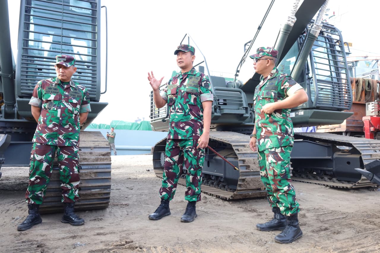 Pangdam I/BB Kembali Tinjau Kedatangan Bantuan Kasad di Pelabuhan Belawan