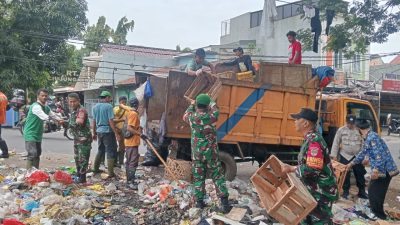 Satgas Sampah Koramil 01/Tgr Bersihkan Sampah di Karawaci Satgas Sampah Koramil 01/Tgr Bersihkan Sampah di Karawaci