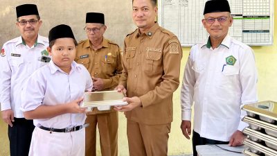 Wabup Aceh Timur Tinjau Langsung Distribusi MBG Di Rumah Sekolah MIN 24 Gampong Baro Wabup Aceh Timur Tinjau Langsung Distribusi MBG Di Rumah Sekolah MIN 24 Gampong Baro