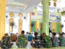 Meski Jauh dari Masjid, Satgas TMMD Wiltas Ke-127 Tetap Tunaikan Sholat Jumat