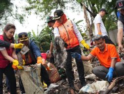Wali Kota Jakbar Pimpin Kerja Bakti Massal Jaga Jakarta Bersih di Rawa Buaya