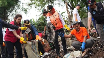 Wali Kota Jakbar Pimpin Kerja Bakti Massal Jaga Jakarta Bersih di Rawa Buaya