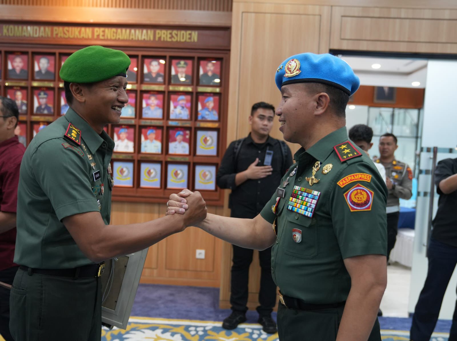 Dandim 0621/Kab.Bogor Terima Brevet Kehormatan,” Setia Waspada,” Dari Komandan Paspampres