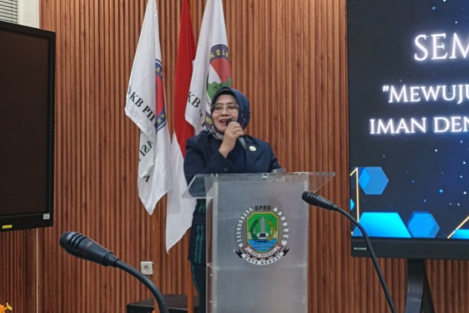 Anggota DPRD Kota Bekasi Evi Mafriningsianti Tekankan Kolaborasi di Seminar KBPII