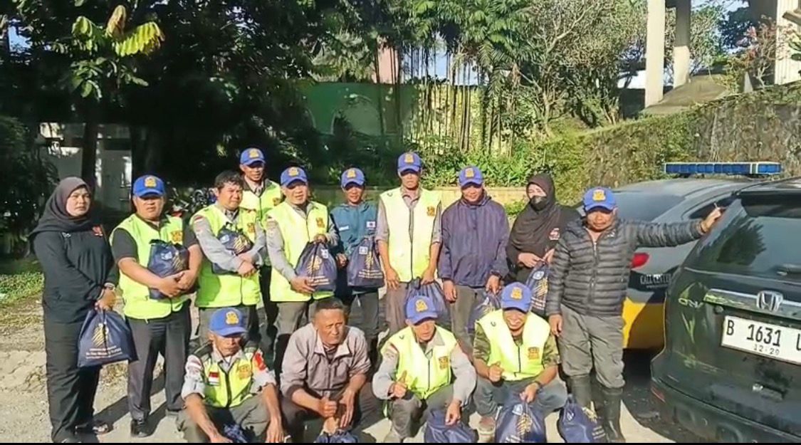 POLISI BAIK, Kapolsek Megamendung Berbagi Rejeki Untuk Supeltas Kec Megamendung, Tingkatkan Rasa Syukur Di Bulan Suci Ramadhan 1447 H/2026