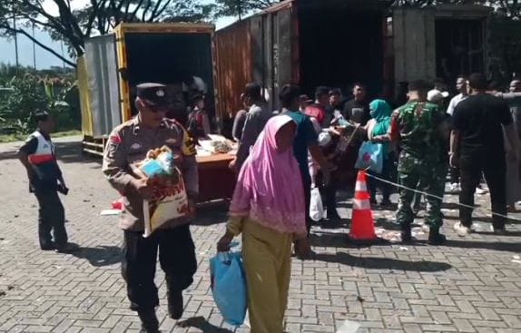 Masyarakat Babakan Madang Diguyur Paket Sembako Bantuan Presiden Prabowo