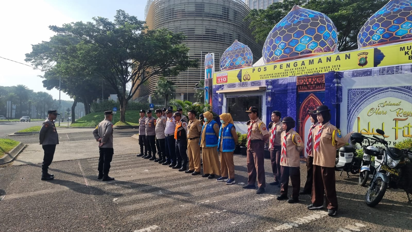 Pramuka SWK Koramil Pondok Aren Turun Jaga Pos Pam Lebaran Boulevard Bintaro