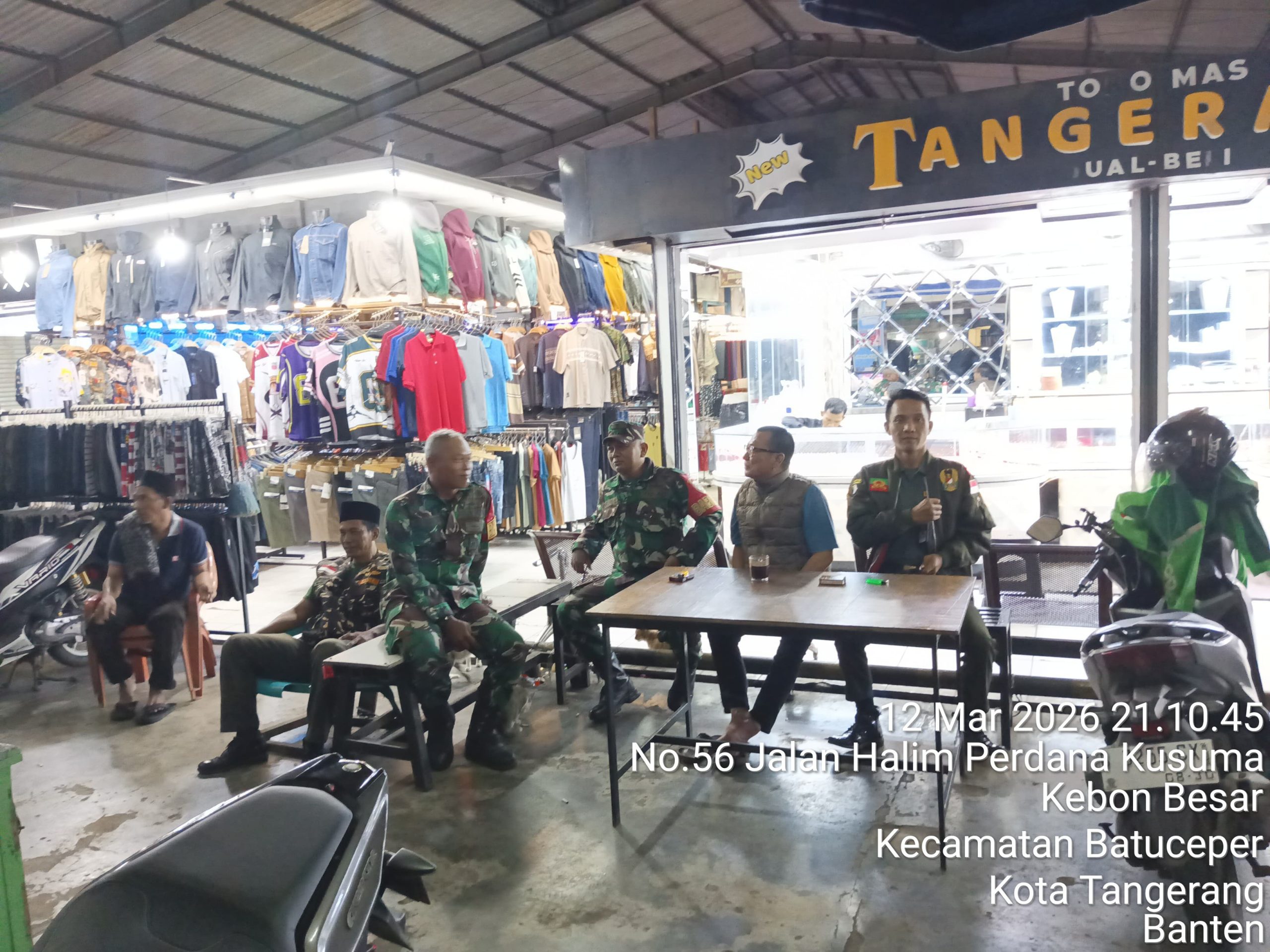 Pengamanan Jelang Idul Fitri, Babinsa Dan Komduk Patroli Malam