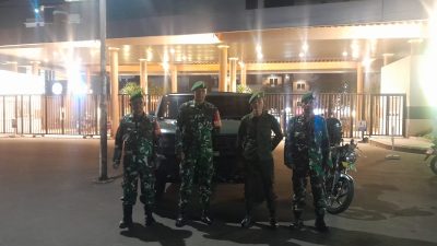 Yakinkan Situasi Aman Pasca Lebaran, Babinsa Dan Komduk Patroli Malam