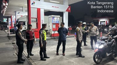 Isu Kenaikan BBM Memanas, Polres Metro Tangerang Kota Turun Jaga SPBU
