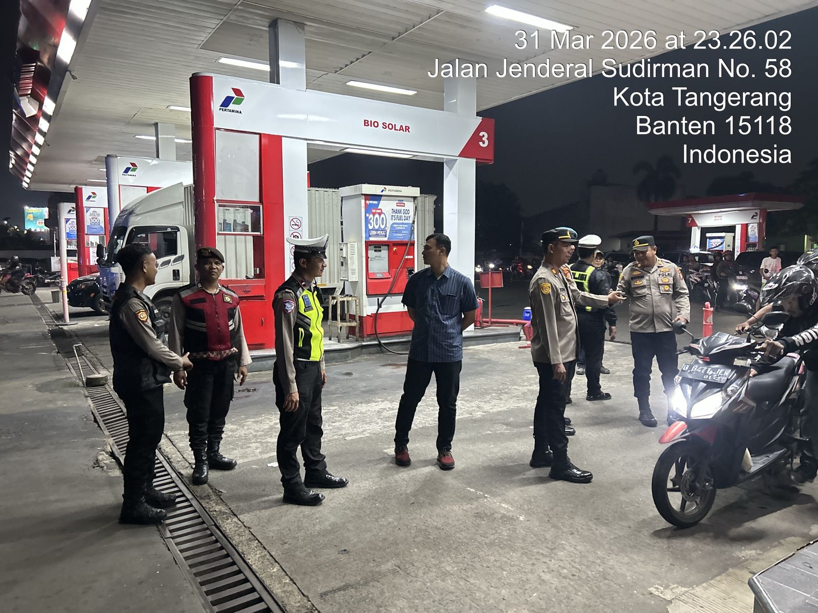 Isu Kenaikan BBM Memanas, Polres Metro Tangerang Kota Turun Jaga SPBU
