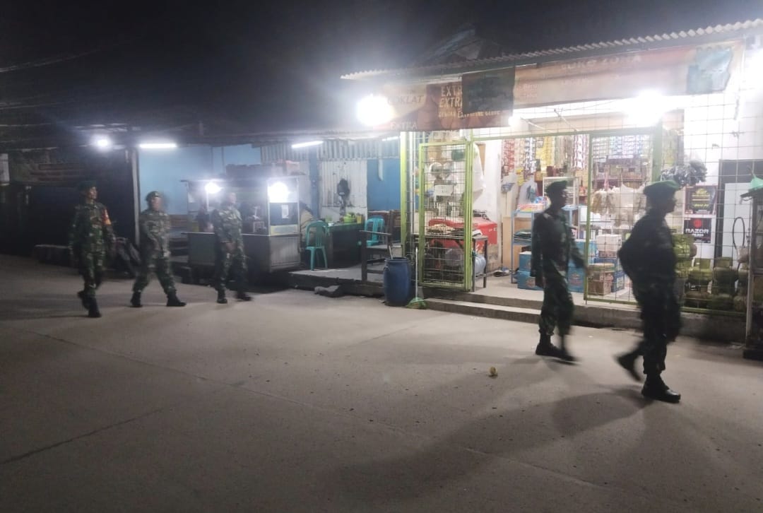 Patroli Maung Koramil 11/Pasar Kemis Tingkatkan Keamanan Wilayah   ‎