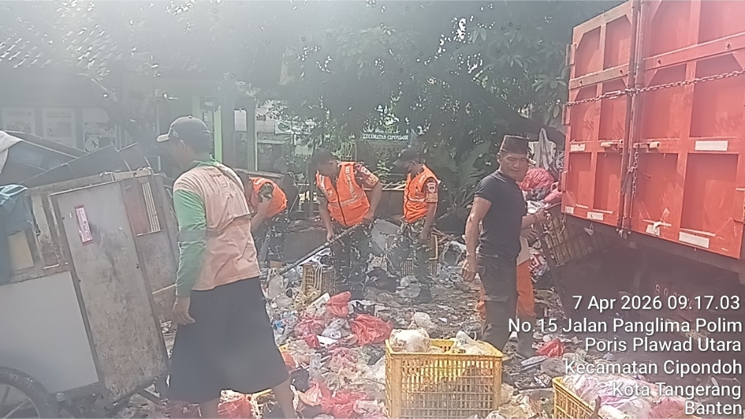 Satgas Sampah Koramil 01/Tgr Tuntaskan Tumpukan Sampah di Poris