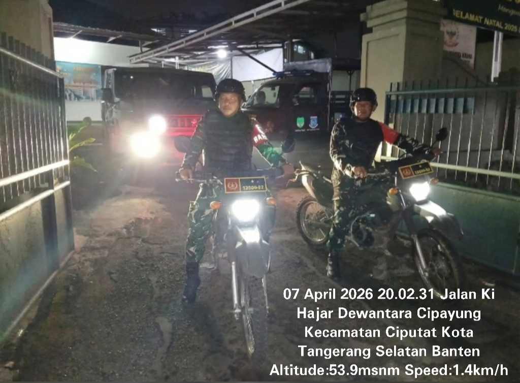 Tingkatkan Keamanan Babinsa Bersama Linmas Gelar Patroli Dan Komsos