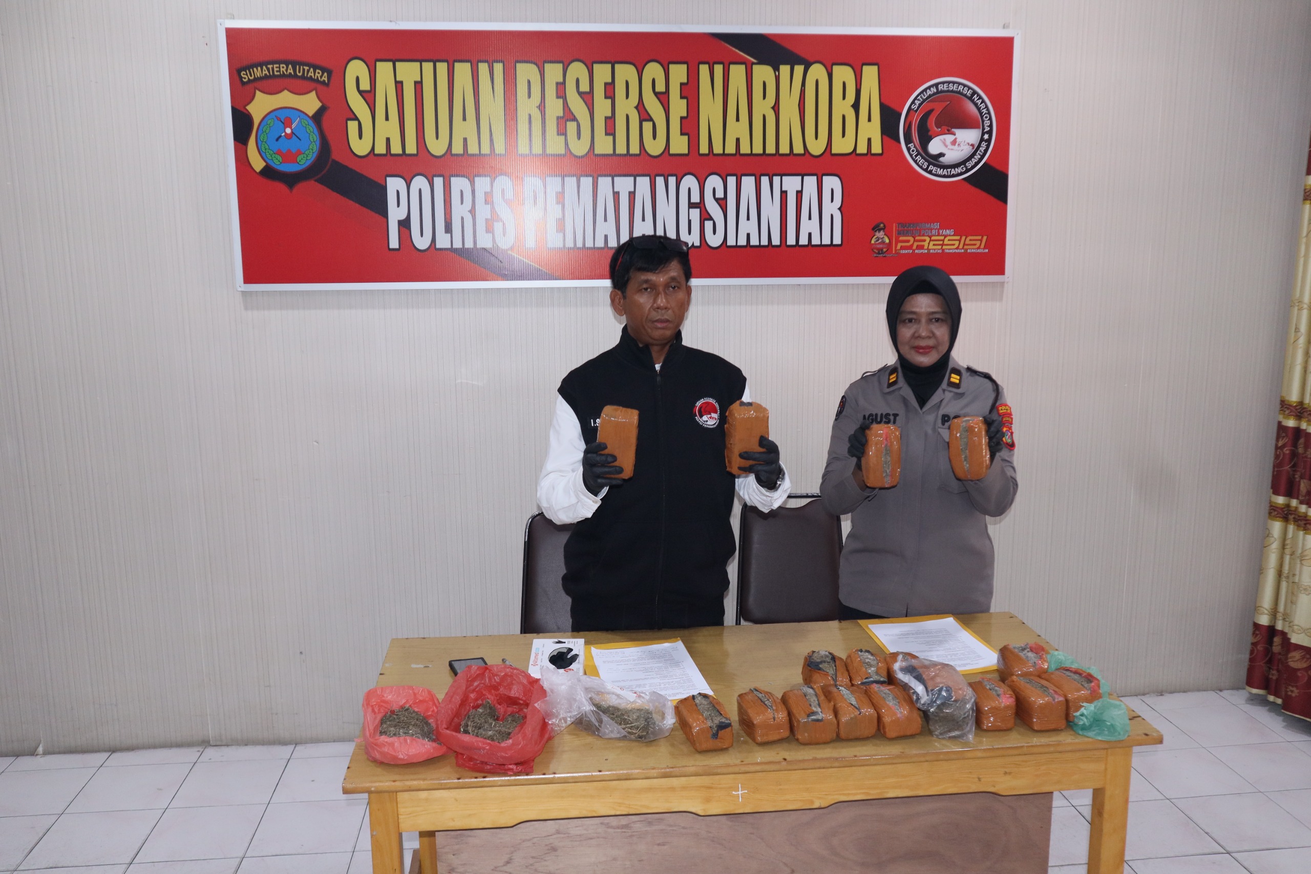 Door Stop Ungkap Kasus ,Kasat Narkoba Polres Pematangsiantar Paparkan Didepan Media 